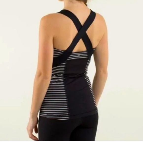 Lululemon mint green and black workout top - Picture 2 of 6